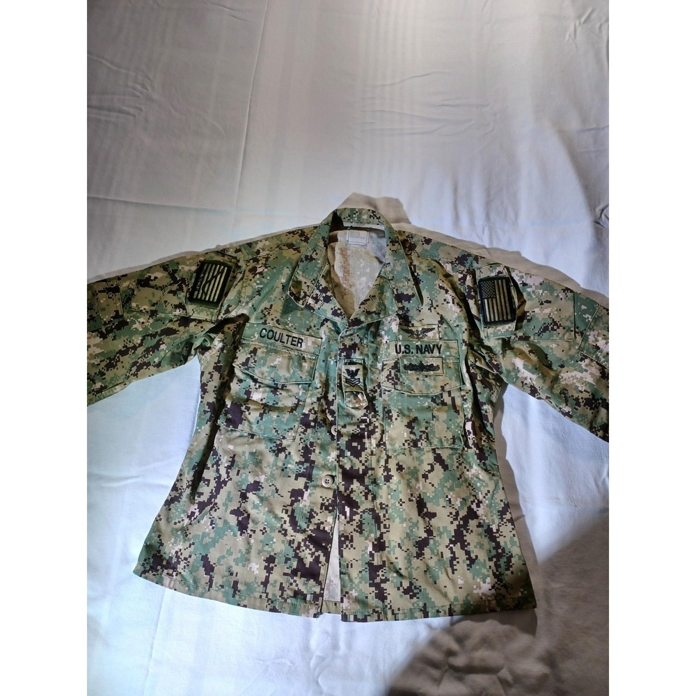 Jacket Mens Medium Green Camo US Navy NWU Type III Military Patriotic Patches